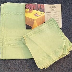 Vintage 52” x 52” Square Scotchgard Rayon Tablecloth &12 square napkins USA Made